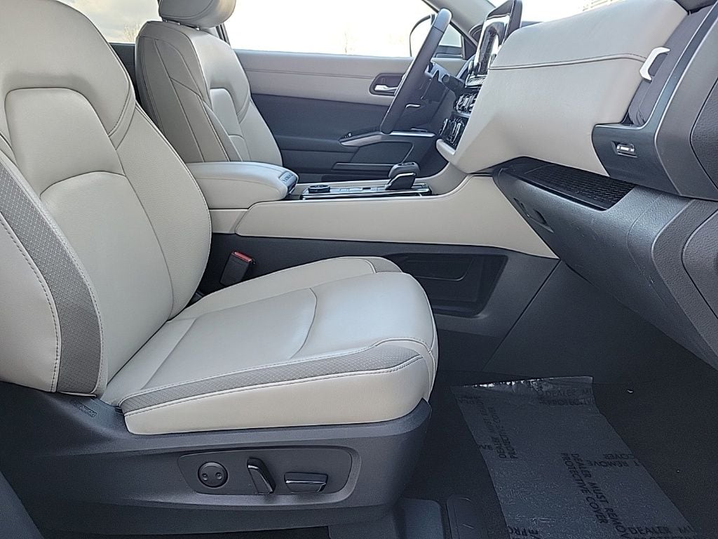 Thumbnail: 2023 Nissan Pathfinder - 21