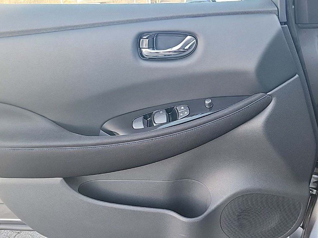 Thumbnail: 2021 Nissan Leaf - 29