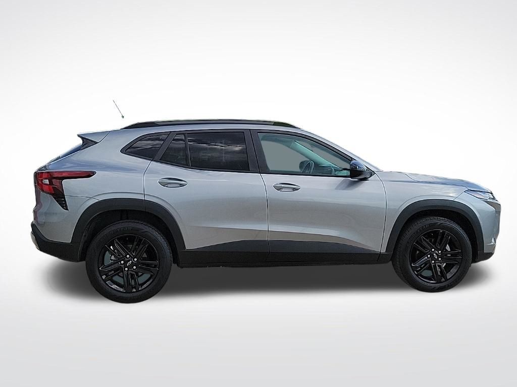 Thumbnail: 2025 Chevrolet Trax - 5
