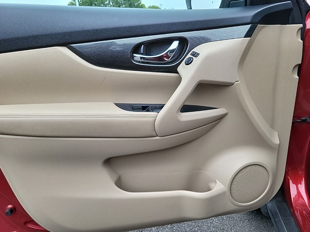Thumbnail: 2016 Nissan Rogue - 20