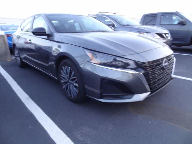 Thumbnail: 2025 Nissan Altima - 3