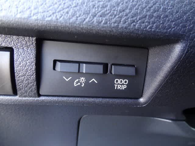 Thumbnail: 2023 Toyota Sienna - 31