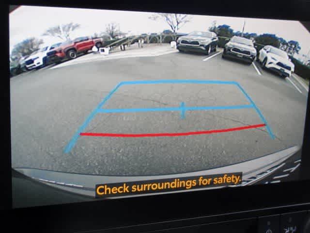 Thumbnail: 2023 Toyota Highlander - 29