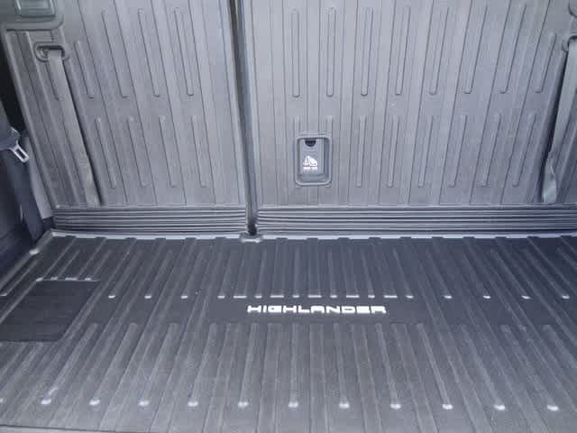 Thumbnail: 2022 Toyota Highlander - 11