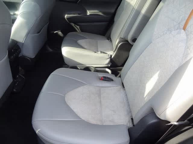 Thumbnail: 2023 Toyota Highlander - 9