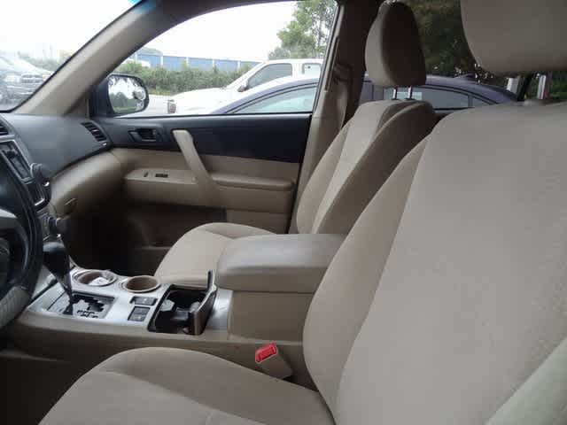 Thumbnail: 2013 Toyota Highlander - 6
