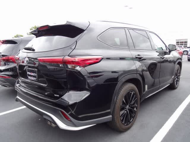 Thumbnail: 2023 Toyota Highlander - 4
