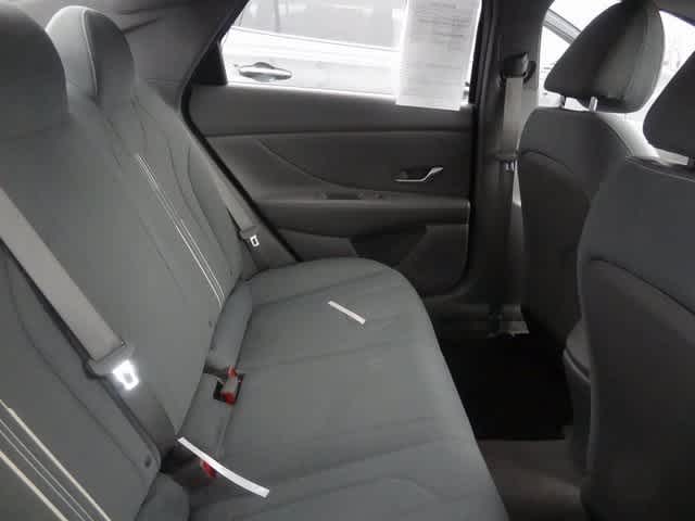 Thumbnail: 2023 Hyundai Elantra - 10