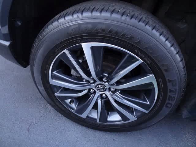 Thumbnail: 2023 Toyota Venza - 10