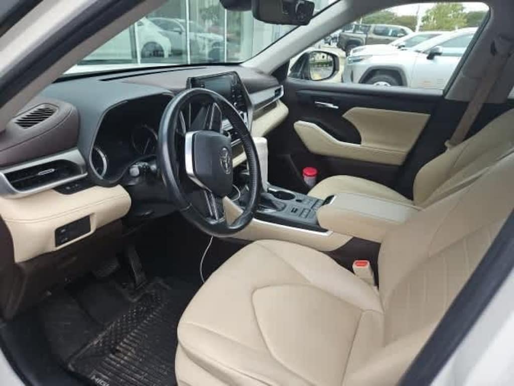 Used 2020 Toyota Highlander XLE SUV