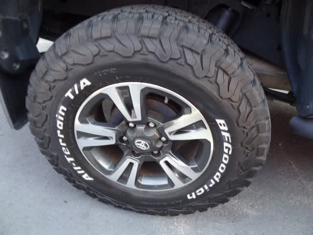 Thumbnail: 2018 Toyota Tacoma - 18