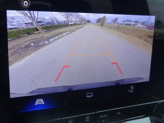 Thumbnail: 2024 Chevrolet Colorado - 32