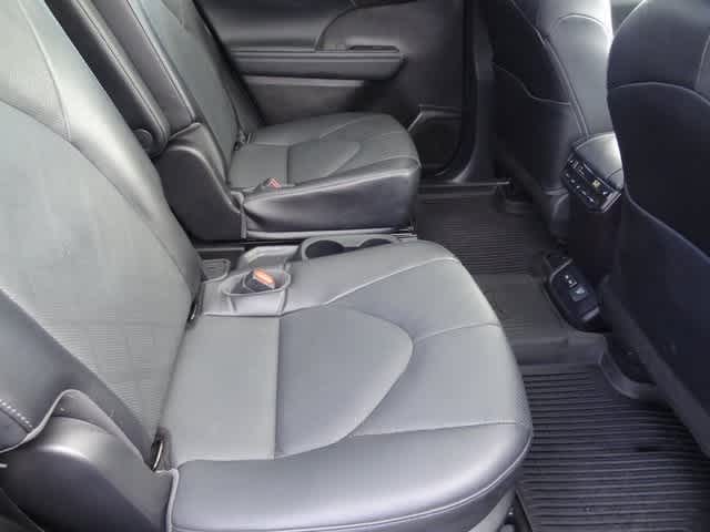 Thumbnail: 2022 Toyota Highlander - 14