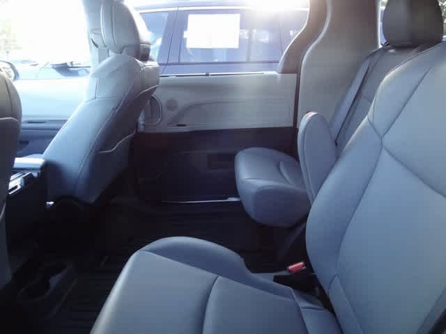 Thumbnail: 2022 Toyota Sienna - 7