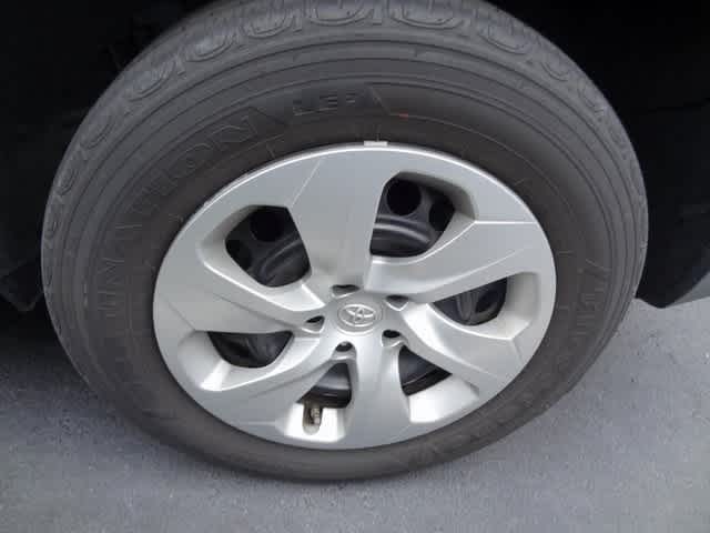 Thumbnail: 2021 Toyota RAV4 - 9