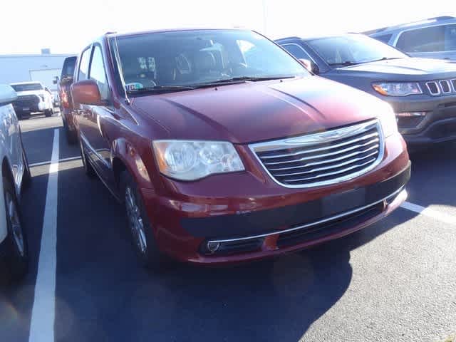 Thumbnail: 2013 Chrysler Town & Country - 3