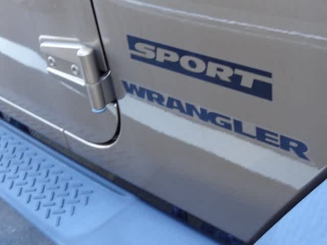 Thumbnail: 2015 Jeep Wrangler - 13