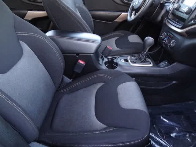 Thumbnail: 2017 Jeep Cherokee - 20