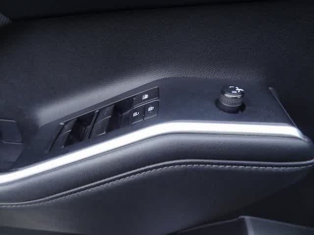 Thumbnail: 2023 Toyota Highlander - 16