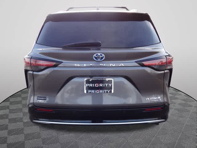 Thumbnail: 2023 Toyota Sienna - 8