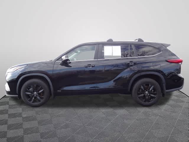 Thumbnail: 2023 Toyota Highlander - 2
