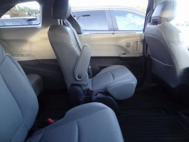 Thumbnail: 2022 Toyota Sienna - 10