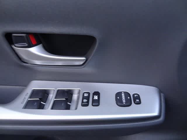 Thumbnail: 2012 Toyota Prius v - 8