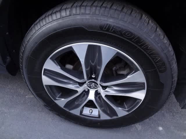 Thumbnail: 2023 Toyota Highlander - 10