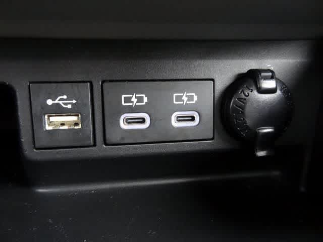 Thumbnail: 2023 Toyota Highlander - 34