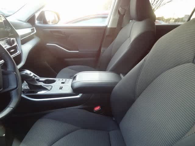 Thumbnail: 2023 Toyota Highlander - 8