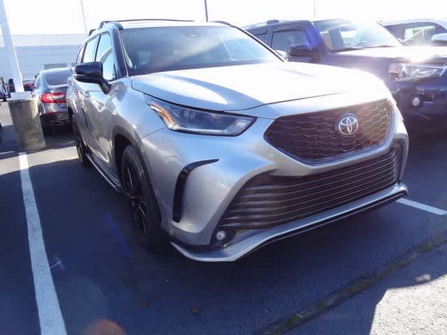 Thumbnail: 2023 Toyota Highlander - 3