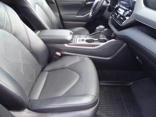 Thumbnail: 2022 Toyota Highlander - 22