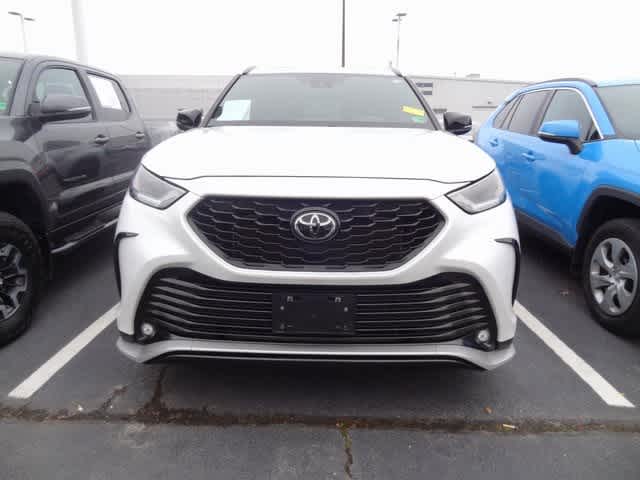 Thumbnail: 2023 Toyota Highlander - 2