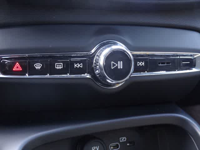 Thumbnail: 2023 Volvo C40 - 36