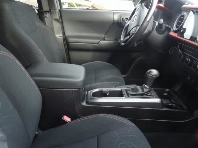 Thumbnail: 2016 Toyota Tacoma - 10