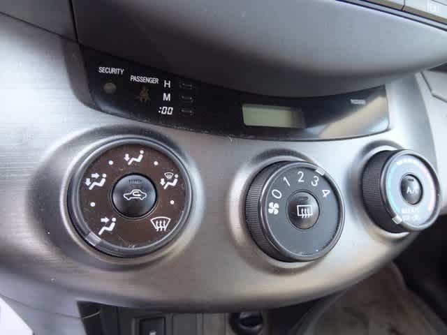 Thumbnail: 2012 Toyota RAV4 - 13