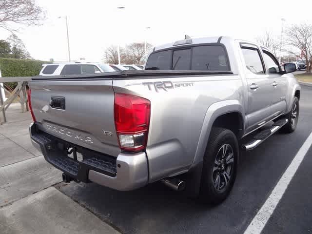 Thumbnail: 2016 Toyota Tacoma - 4