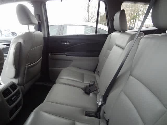 Thumbnail: 2019 Honda Pilot - 10