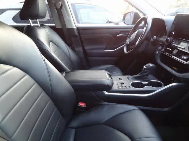 Thumbnail: 2023 Toyota Highlander - 7