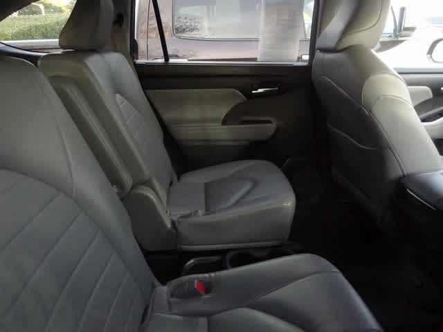 Thumbnail: 2023 Toyota Highlander - 9