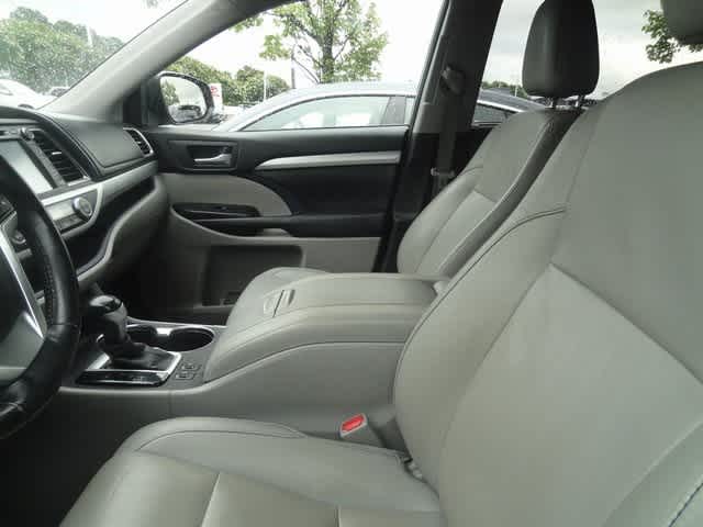 Thumbnail: 2015 Toyota Highlander - 8
