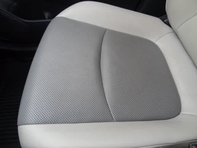 Thumbnail: 2021 Toyota RAV4 - 32