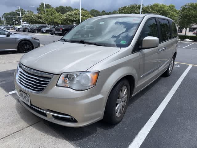 Thumbnail: 2016 Chrysler Town & Country - 1