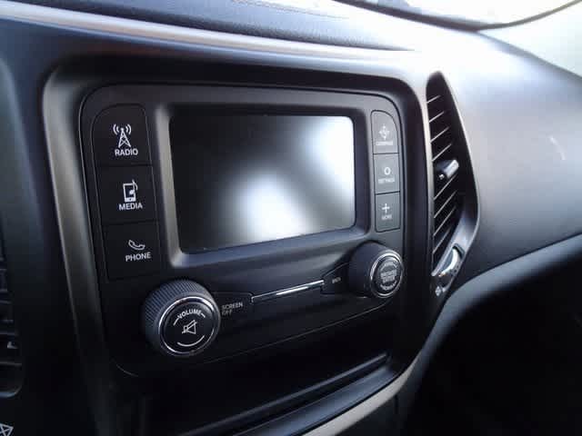 Thumbnail: 2017 Jeep Cherokee - 10