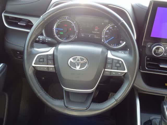 Thumbnail: 2023 Toyota Highlander - 17