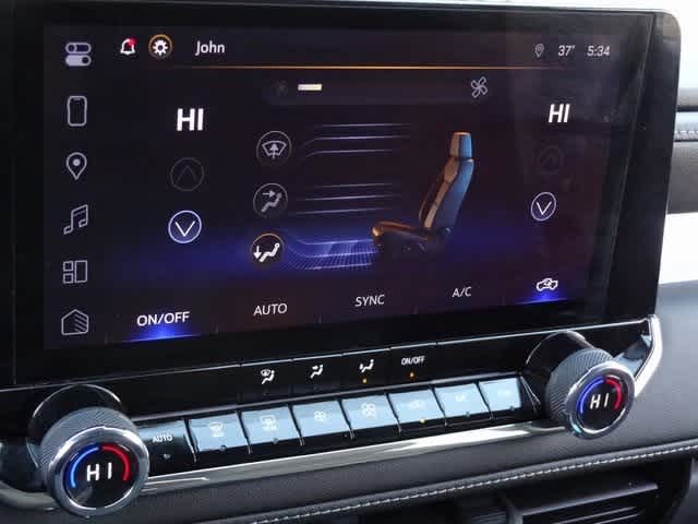 Thumbnail: 2024 Chevrolet Colorado - 21