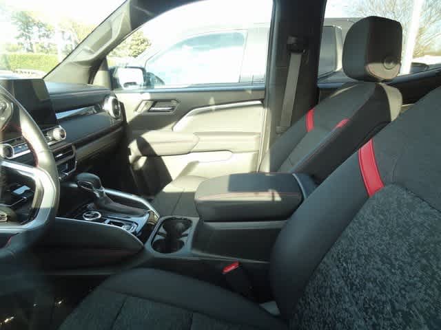 Thumbnail: 2024 Chevrolet Colorado - 6