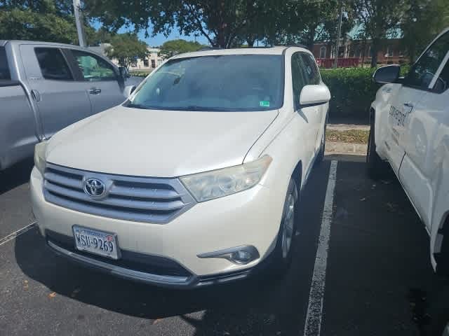 Thumbnail: 2013 Toyota Highlander - 3