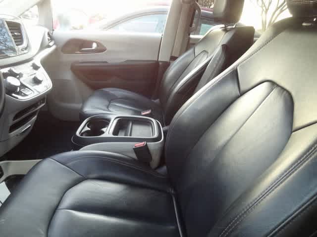 Thumbnail: 2017 Chrysler Pacifica - 18