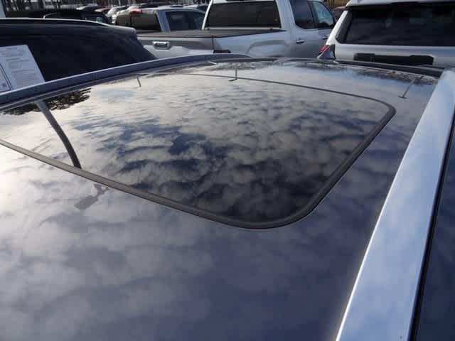 Thumbnail: 2021 Lexus UX - 18